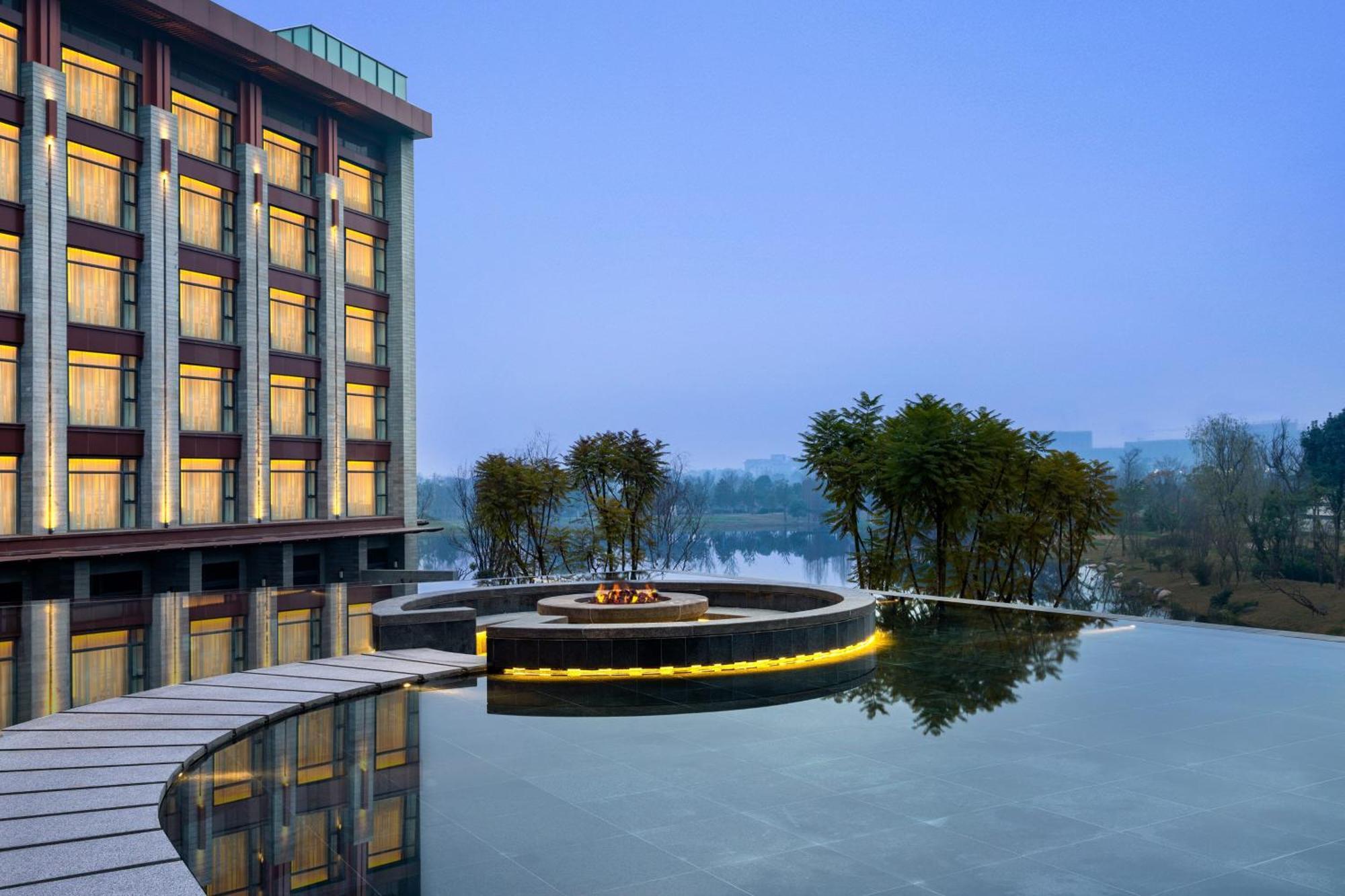 Le Meridien Emei Mountain Resort Эмэйшань Экстерьер фото